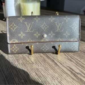 Louis Vuitton Monogram Sarah Wallet